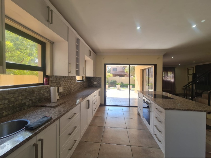 To Let 4 Bedroom Property for Rent in Melodie North West